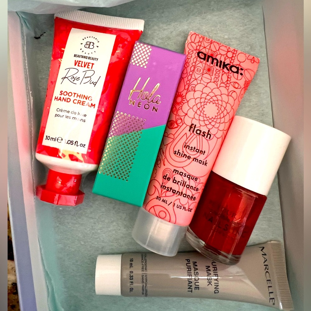 Birchbox: Amika hair, Beautaniq cream, Hola neon lip, Marcelle mask, Nails inc